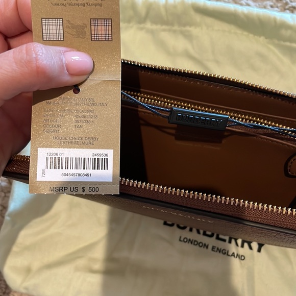 Authentic Burberry Wallet NWT - Picture 2 of 7